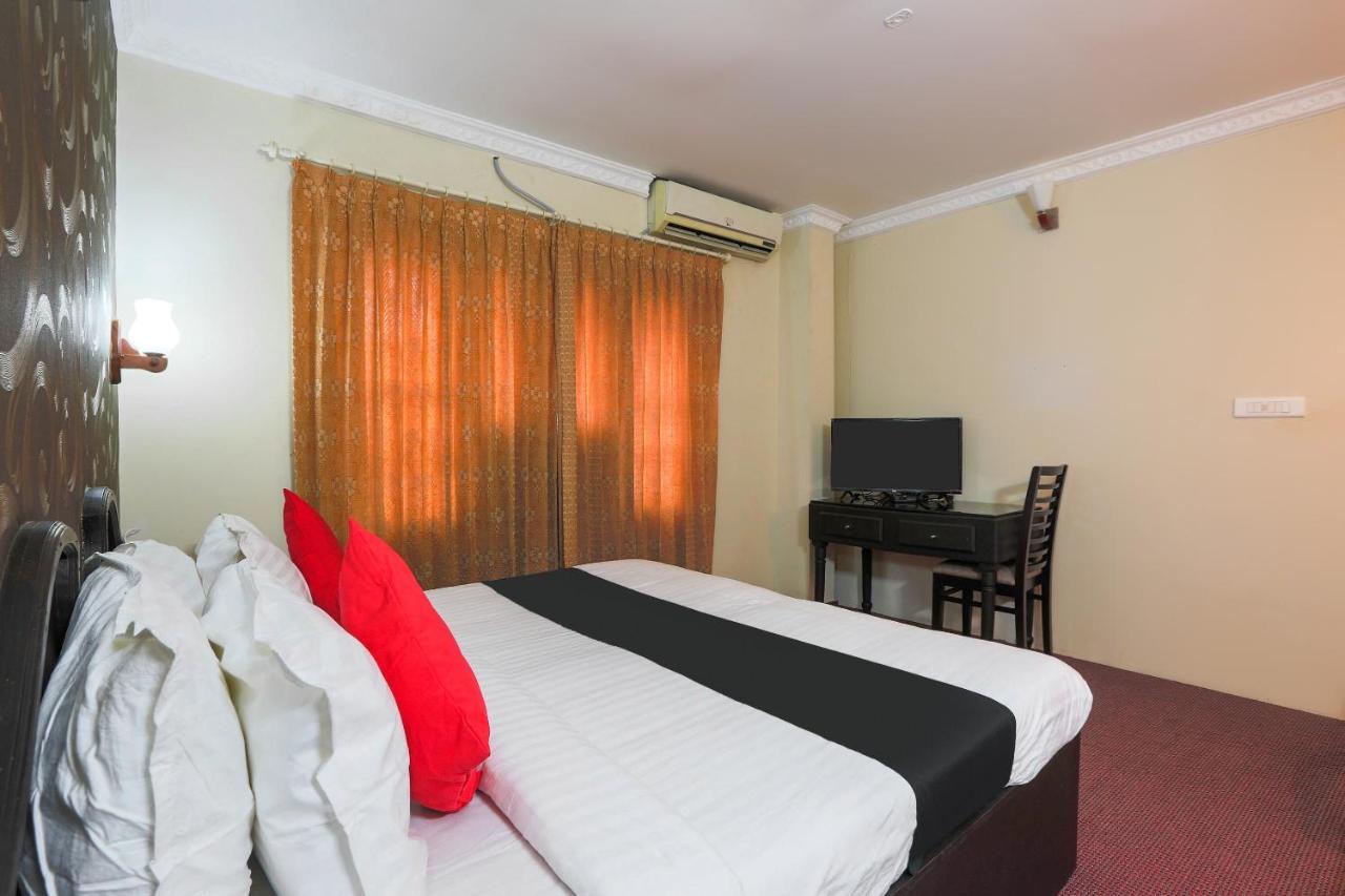 Capital O 72337 Hotel Konkan Tadka Мумбай Екстериор снимка