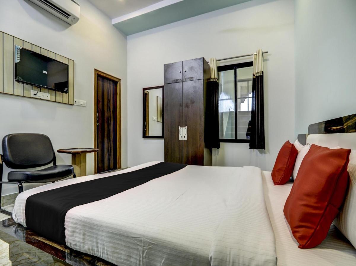 Capital O 72337 Hotel Konkan Tadka Мумбай Екстериор снимка