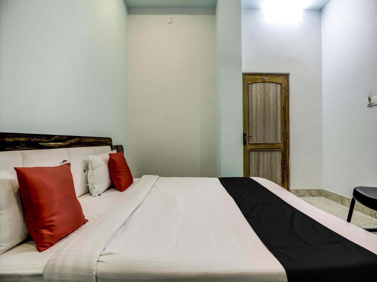 Capital O 72337 Hotel Konkan Tadka Мумбай Екстериор снимка