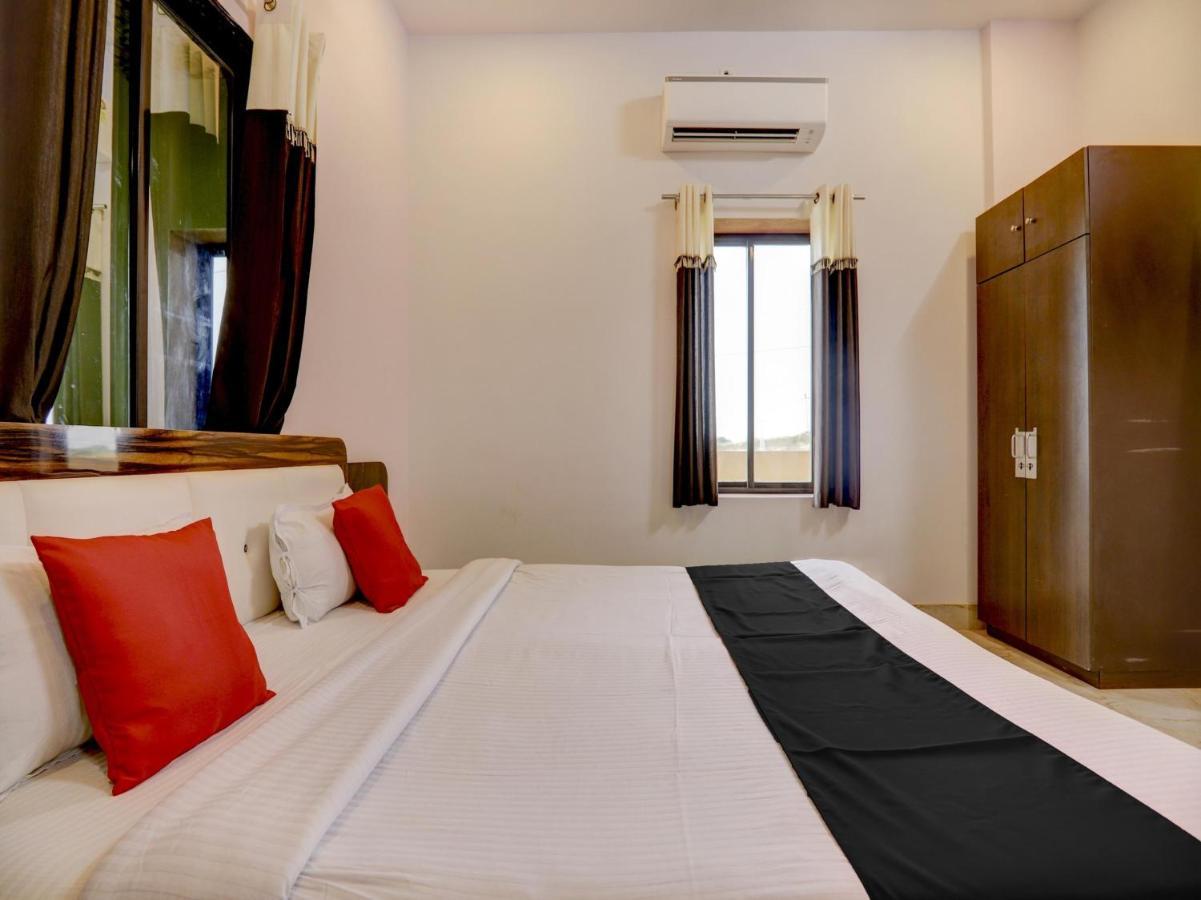 Capital O 72337 Hotel Konkan Tadka Мумбай Екстериор снимка